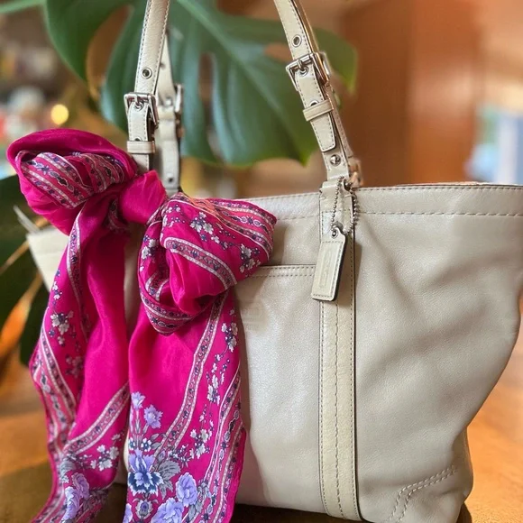 Coach Beige Leather Tote Bag - Picture 11 of 12